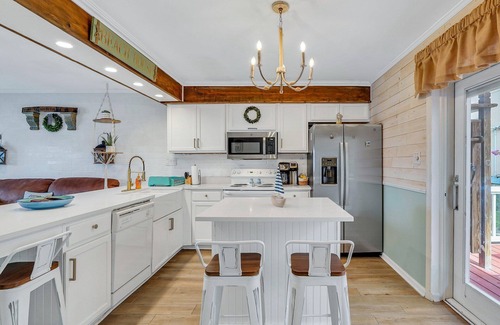 Tybee Island House | Grayson by the Sea, Walk to Beach, Pool Access