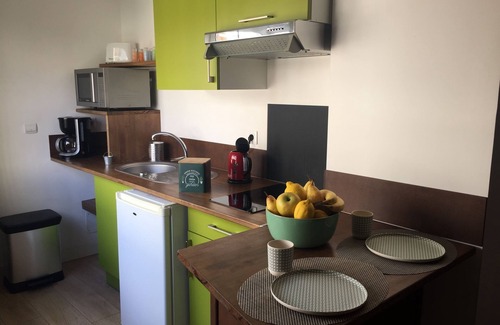 Saint-Martin Apartment | GRD STUDIO (35m2) GROUND FLOOR/NEW DECO WOOD CTRE 5MN ON FEET, BUS AT 1 EURO
