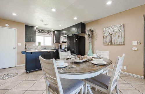 Fashion Square Apartment | Great 2BR FULL CONDO w/Pool by FS Mall & Bars