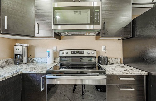 Fashion Square Apartment | Great 2BR FULL CONDO w/Pool by FS Mall & Bars