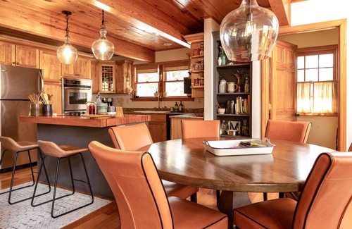 Davis House | Great Canaan location with comfy indoor & outdoor spaces. Hot tub. Private baths