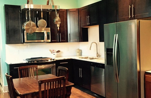 East Riverside House | Great Central Location For All Your NOLA Fun. Large 2 Bd Right Off Magazine St.