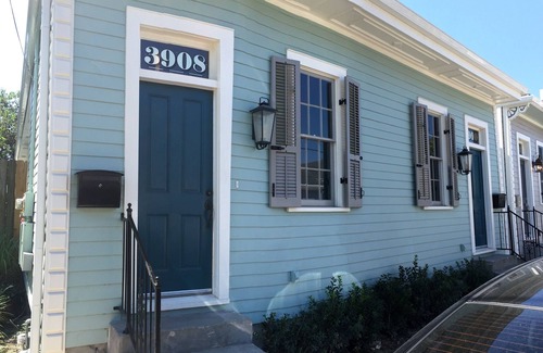 East Riverside House | Great Central Location For All Your NOLA Fun. Large 2 Bd Right Off Magazine St.