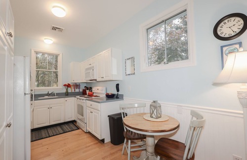Moody Cottage | Great cottage in Summer Village with Central Air close to ocean!