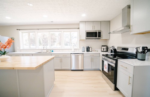 Great Falls House | Great Falls Modern Escape: 10BR/5BA Luxury Retreat!