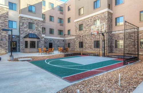 Maryland Heights Condo | Great for Business Travelers! Comfortable Suite in St. Louis | Shared Pool On-Site + BBQ Area