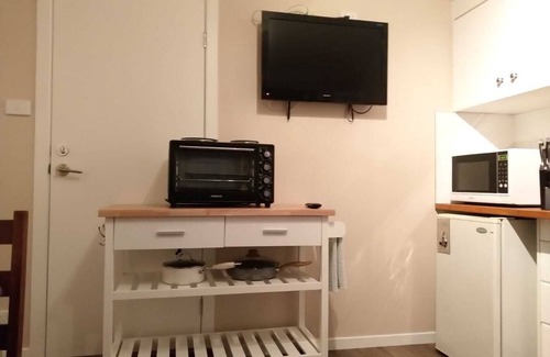 Cessnock Apartment | Great for couples + walk to cellar doors