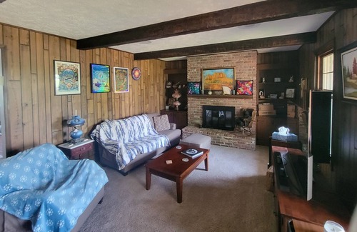 Orange Prairie House | Great for families, near hospital, mins from downtown, Cat offices, restaurants