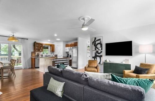 Shawnee House | Great for Families Sleeps7 15 Mins to KC+WiFi