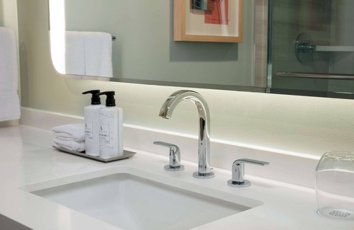 Flagami Hotel | Great for Family Vacation, 2 Amazing Units, Pet Friendly & Free Airport Shuttle