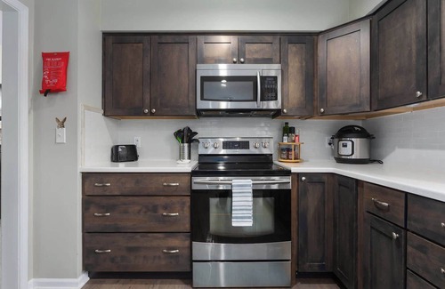 Olathe House | Great for Groups King Beds Mins from Kauffman