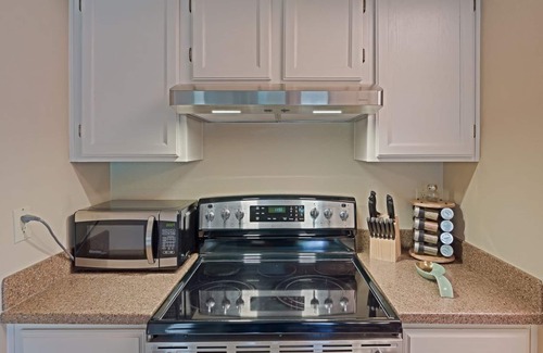 Oso Grande House | Great hiking trails. Minutes from great restaurants. Private outdoor space!