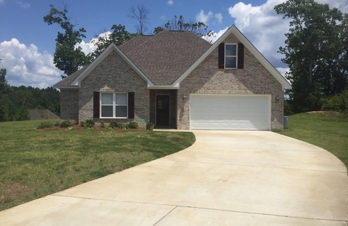 Oxford House | GREAT HOME FOR FOOTBALL GAMES AND GRADUATION! 5 MILES FROM SQUARE AND CAMPUS!