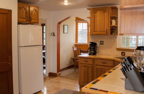 Lewis House | Great Home, Fully Furnished and a now a new sauna for after the days adventures!
