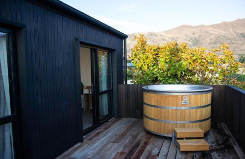Wanaka House | Great Lake View, Very Central, Modern Wanaka House, 3 En-suites