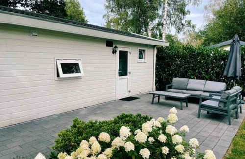 Schaarsbergen Ski Chalet | Great little house next to the forest and still close to Arnhem. High ratings!