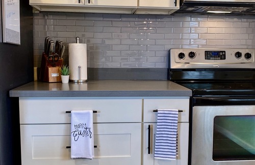 Renton House | Great location 2bedroom/1bath with 200Mbps WiFi, Easy Deliveries