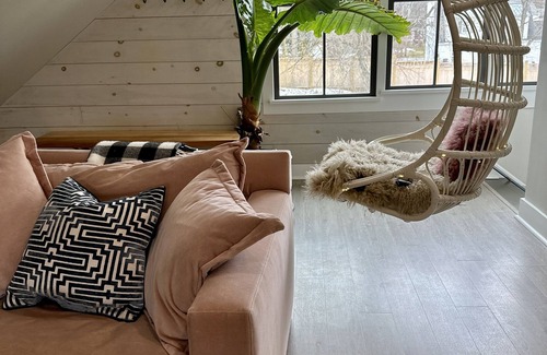 Middlebury - Warren Apartment | Great Location! Cozy Two Bedroom Apartment in the Heart of Middlebury