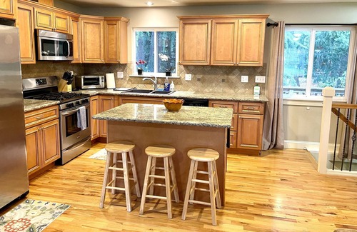 Metzger House | Great location for visiting the NW. Comfortable 5 bedroom home.