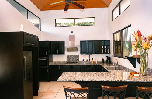 El Cerro House | Great location, fully equipped house with great views