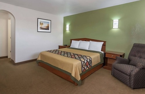 Austin Ave. Hotel | Great location in Knights Inn Franklin Ave Waco, Parking