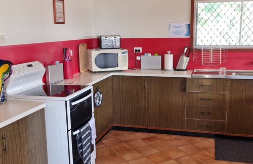 Gladstone House | Great Location Large House on Half Acre Block