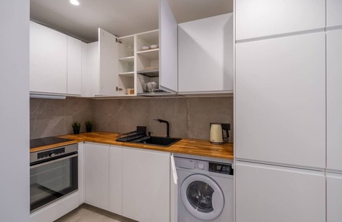 Old Town Apartment | Great location New & Stylish Guest Favorite