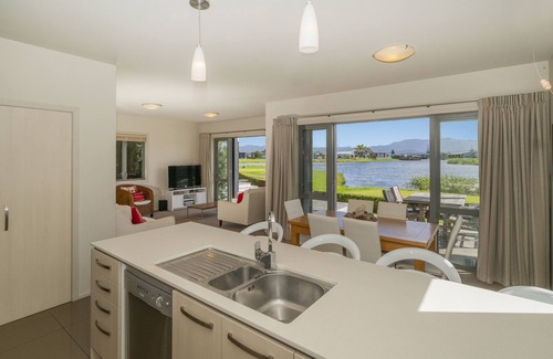 Matarangi Villa | Great Matarangi Location Lakeside Gem overlooking the golf course!
