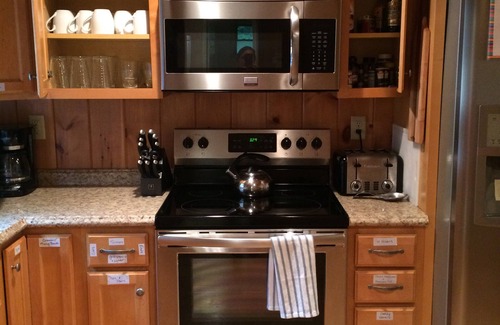 Moultonborough House | Great multi-generational! Family/Pet-2 Kings,Lg Loft, Pool Tbl/P pong/Air Hockey