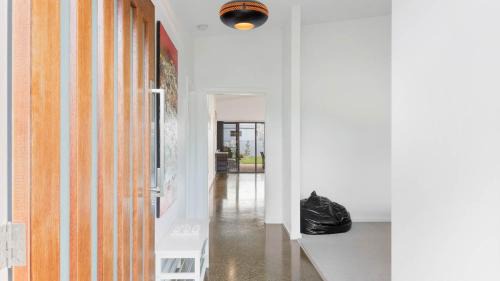 Goolwa Beach House | Great Ness Beach House - 10 Person Spa - Pet-Friendly - Netflix - Linen included