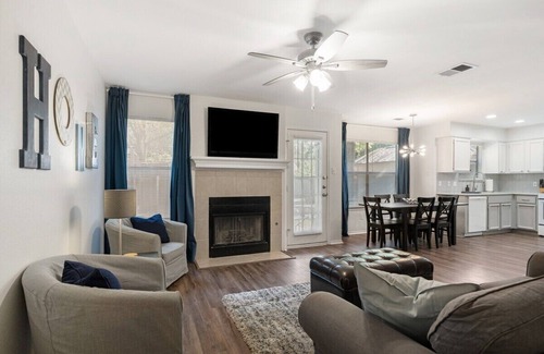Hunter's Chase House | Great North Austin Location by AustinGetaways!