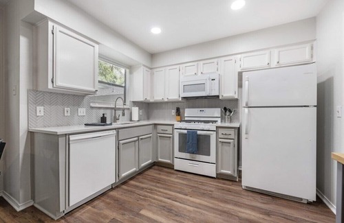 Hunter's Chase House | Great North Austin Location by AustinGetaways!