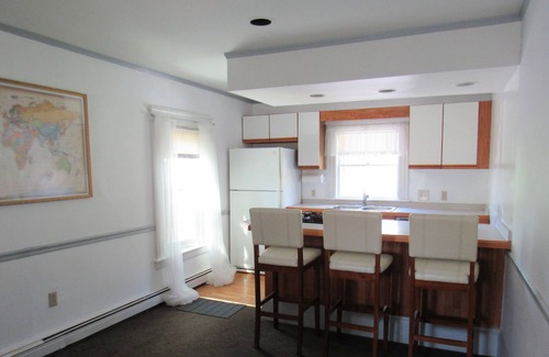 Portsmouth Apartment | Great Price;Beautiful, Spacious 3 Bed 2 Bath in a House Near Downtown Portsmouth