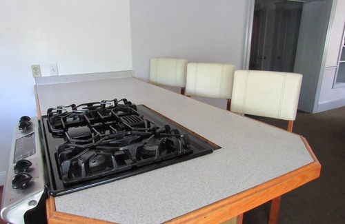 Portsmouth Apartment | Great Price;Beautiful, Spacious 3 Bed 2 Bath in a House Near Downtown Portsmouth