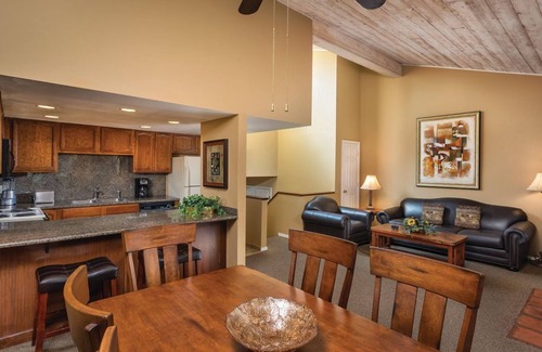 Flagstaff Resort | Great price cool off near NAU in a 2Bed 2Bath w/Full Kitchen dining area and W/D