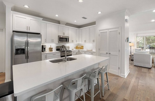 Saint Simons Heights House | Great Quiet Neighborhood Location | Bike to Beach and Close to Shopping & Restaurants | Community Pool Access