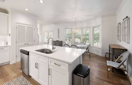 Saint Simons Heights House | Great Quiet Neighborhood Location | Bike to Beach and Close to Shopping & Restaurants | Community Pool Access