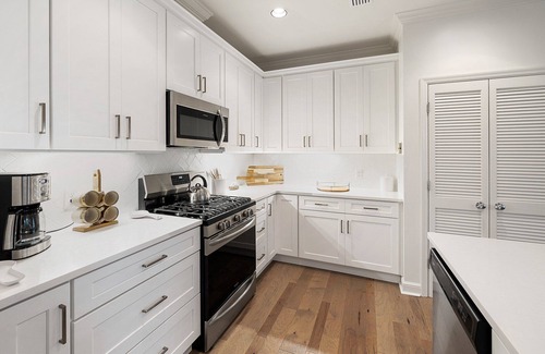 Saint Simons Heights House | Great Quiet Neighborhood Location | Bike to Beach and Close to Shopping & Restaurants | Community Pool Access