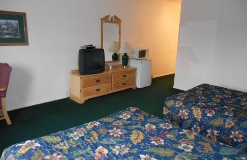 Enumclaw House | Great Relaxing Overnight Stay at GuestHouse Enumclaw! 3 Budget-friendly Units
