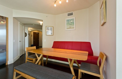 Waikiki Condo | Great resort living in a luxury 2 bed corner unit in Waikiki