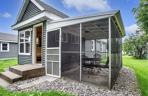 Buffalo City Cabin | Great River Road Cabin on the Mississippi Backwaters Turtle Cabin