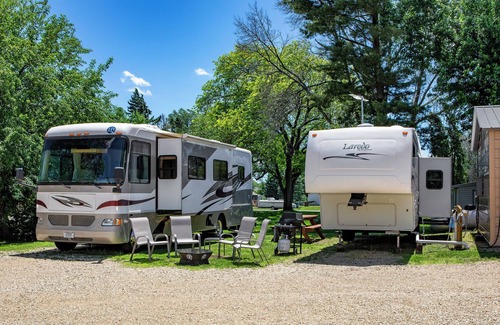 Buffalo City House | Great RIver Road Class A RV with campsite and full hookup on Mississippi backwaters