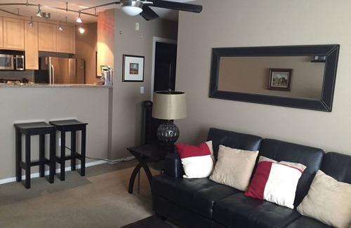 Porta D'italia Condo | Great Top-Floor Condo Heart of Little Italy -Secure Parking