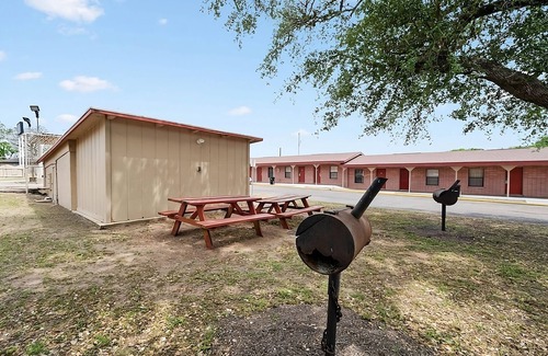 Beeville House | Great Value, Quality Stay! Pets are Welcome, With Free Parking Onsite!