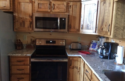 Ellijay Cabin | Great Views -"Lazy Bear Inn"