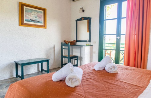 Vagia Hotel | Greek Tradidional Hotel under the ancient temple of Aphaia.
