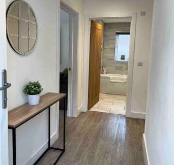 Barrow Gurney Apartment | Green 3 bed bungalow with en-suite and parking
