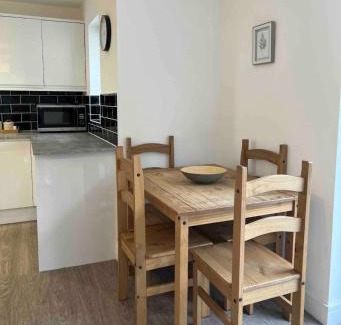 Barrow Gurney Apartment | Green 3 bed bungalow with en-suite and parking