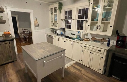 Aiken House | Green Acres - Putting Green, King Bed, Close to Downtown