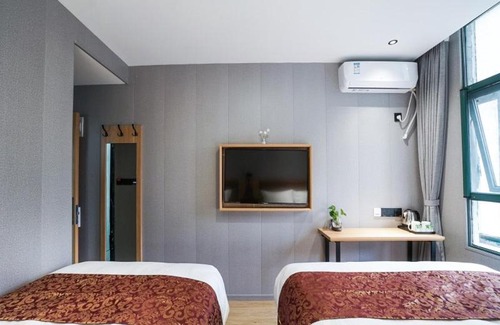 Baoshan Hotel | Green Alliance Baoshan Shanghai University Qihua Road Metro Station